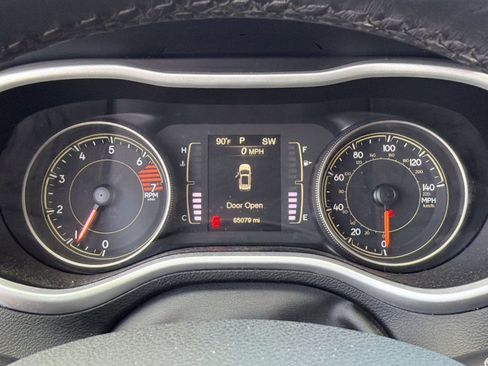 Used 2018 Jeep Cherokee Latitude Plus FWD image 22