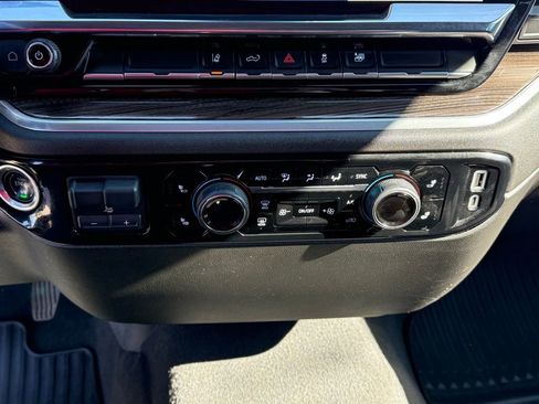 Used 2025 Chevrolet Silverado 2500 LT w/ Convenience Package image 19