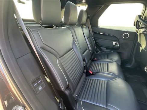 Used 2023 Land Rover Discovery Metropolitan Edition image 27