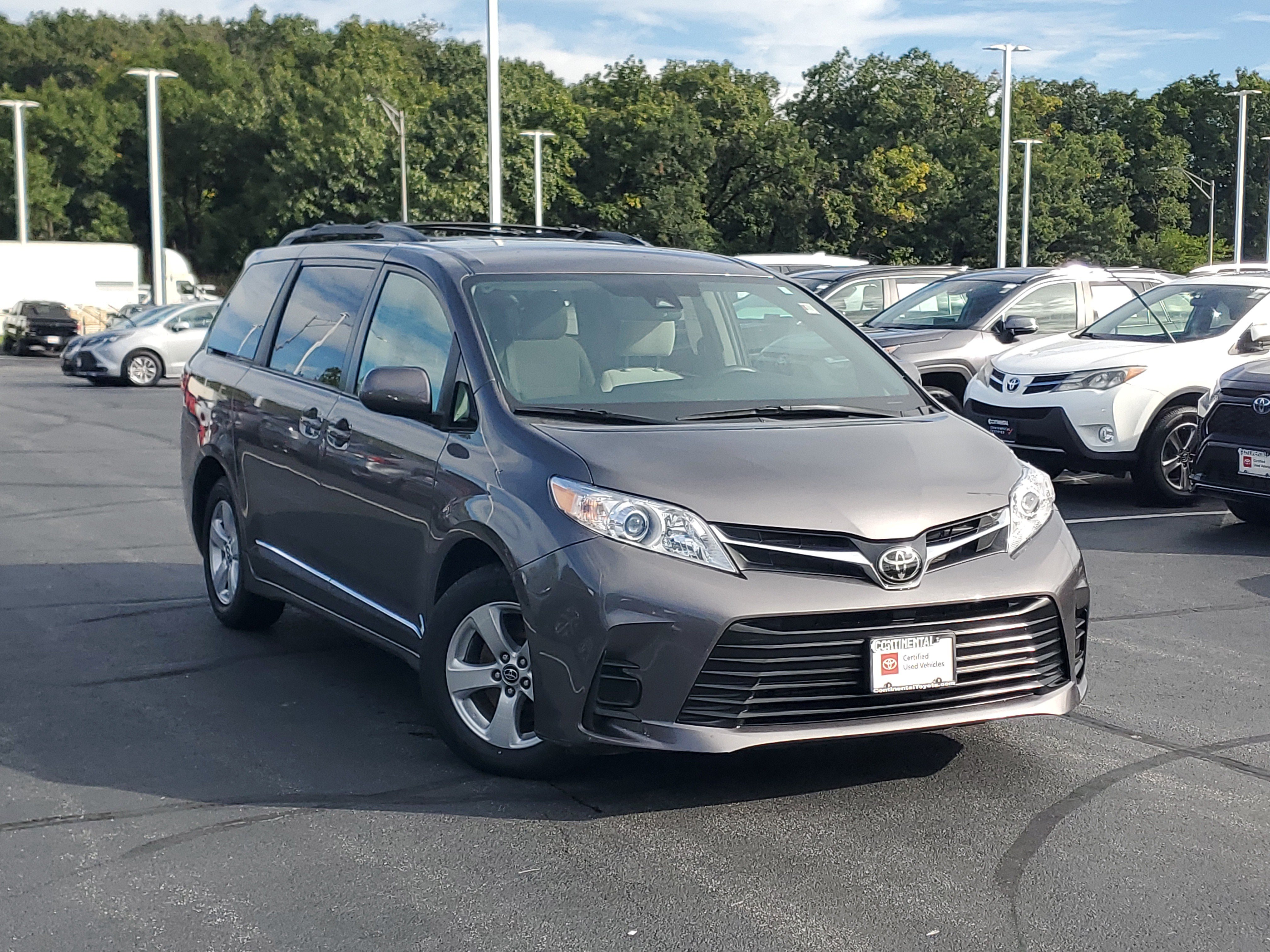 Certified 2019 Toyota Sienna LE FWD image 2