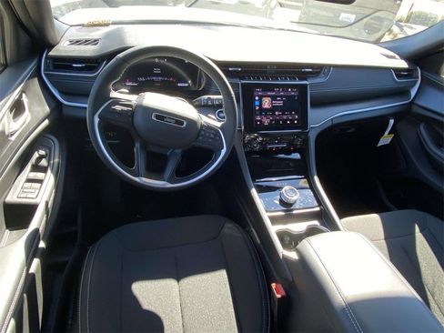 New 2025 Jeep Grand Cherokee Laredo image 36