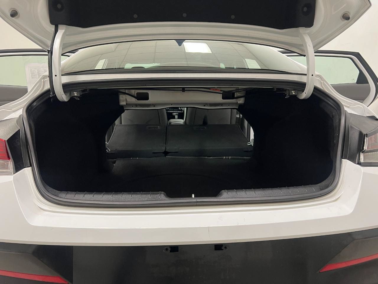 Used 2025 Hyundai Elantra SEL FWD image 21