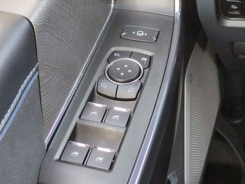 Used 2025 Ford F350 Platinum w/ FX4 Off-Road Package image 25