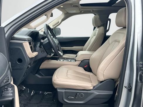 Used 2024 Ford Expedition Limited image 16