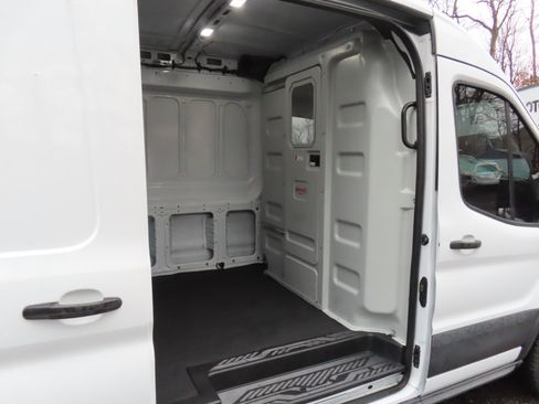 Used 2022 Ford Transit 250 Medium Roof AWD image 18
