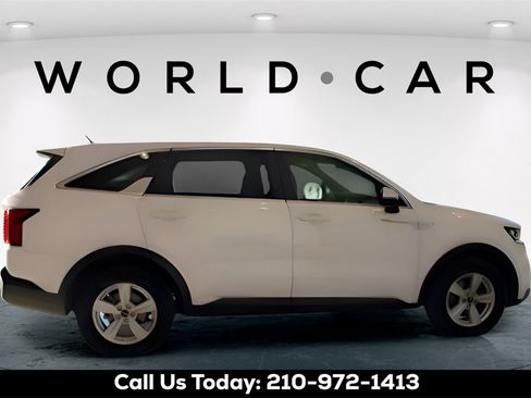 Certified 2022 Kia Sorento LX image 8