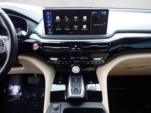Used 2025 Acura MDX SH-AWD image 18