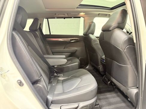 Used 2022 Toyota Highlander Limited image 43
