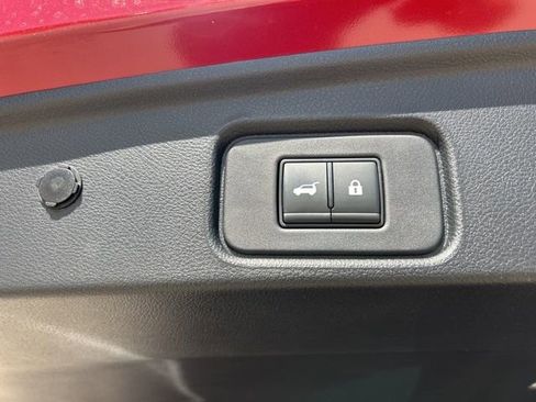 Used 2024 Nissan Pathfinder SL image 10