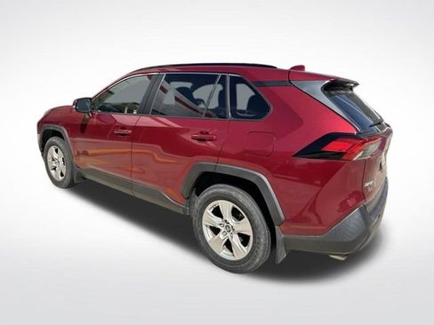 Used 2019 Toyota RAV4 XLE w/ Convenience Package FWD image 3