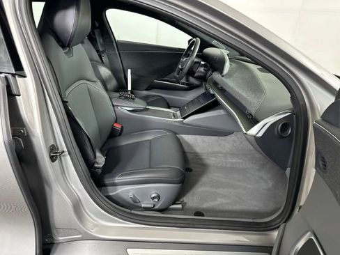 Used 2024 Lucid Air Pure image 29