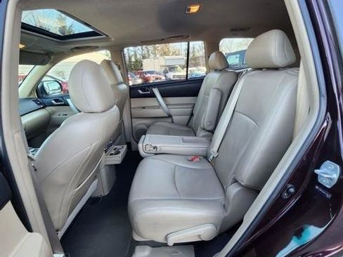 Used 2012 Toyota Highlander SE w/ Tow Pkg image 20