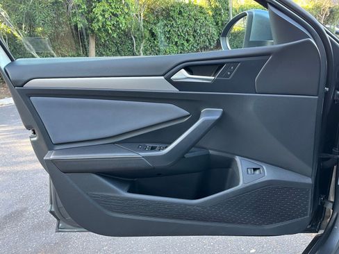 Used 2025 Volkswagen Jetta SE image 18