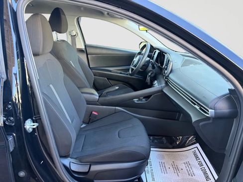 Used 2021 Hyundai Elantra SE FWD image 20