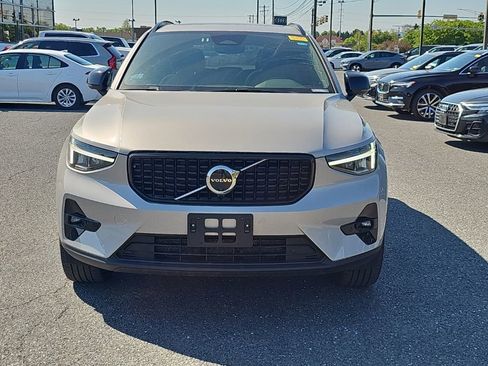 Certified 2025 Volvo XC40 B5 Plus AWD/4WD image 17