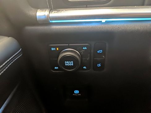 Used 2025 Ford Expedition Max Platinum image 30