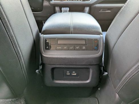Used 2025 Nissan Pathfinder SL FWD image 17
