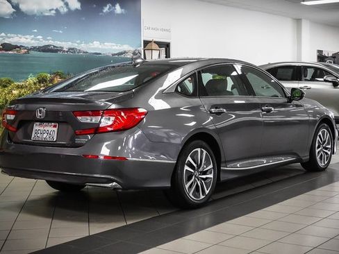 Used 2018 Honda Accord Touring image 6