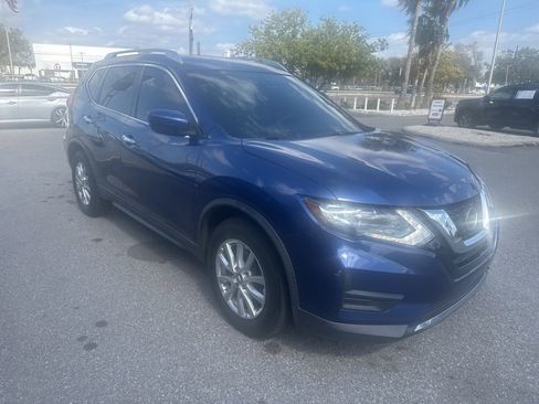 Used 2018 Nissan Rogue SV image 1
