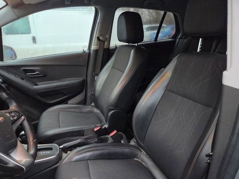 Used 2020 Chevrolet Trax LT w/ LT Convenience Package image 7