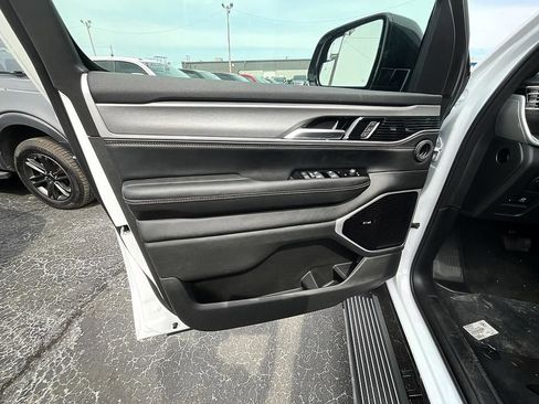 New 2026 Jeep Grand Wagoneer L Limited AWD/4WD image 13