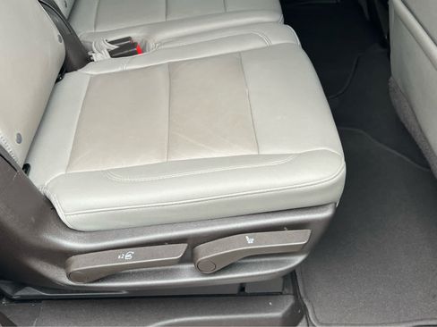 Used 2022 Chevrolet Tahoe LT w/ LT Signature Plus Package AWD/4WD image 21