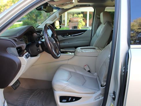 Used 2015 Cadillac Escalade ESV Premium image 8