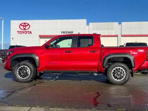 Used 2024 Toyota Tacoma TRD Off-Road image 9