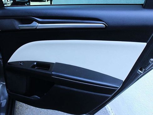 Used 2018 Ford Fusion Titanium image 19