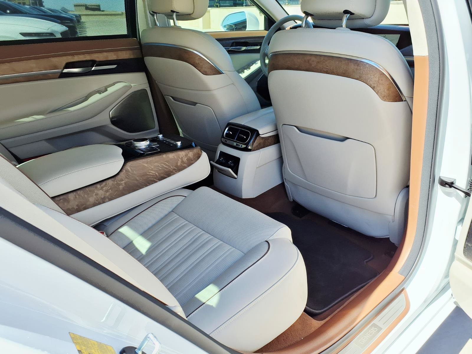 Used 2021 Genesis G90 3.3T Premium RWD image 12