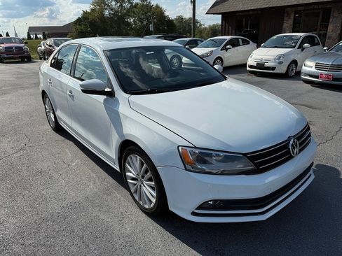 Used 2016 Volkswagen Jetta SEL FWD image 2