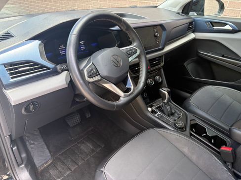 Used 2023 Volkswagen Taos SE w/ Panoramic Sunroof Package AWD/4WD image 12
