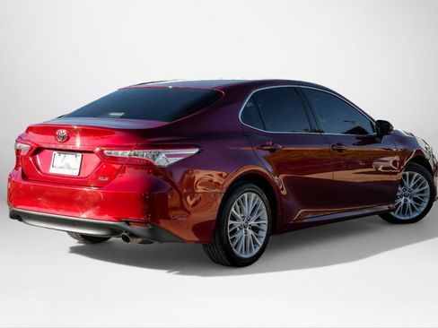 Used 2018 Toyota Camry XLE image 6