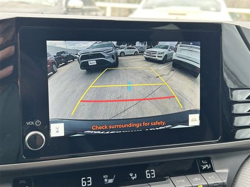 Used 2025 Toyota Camry SE image 32