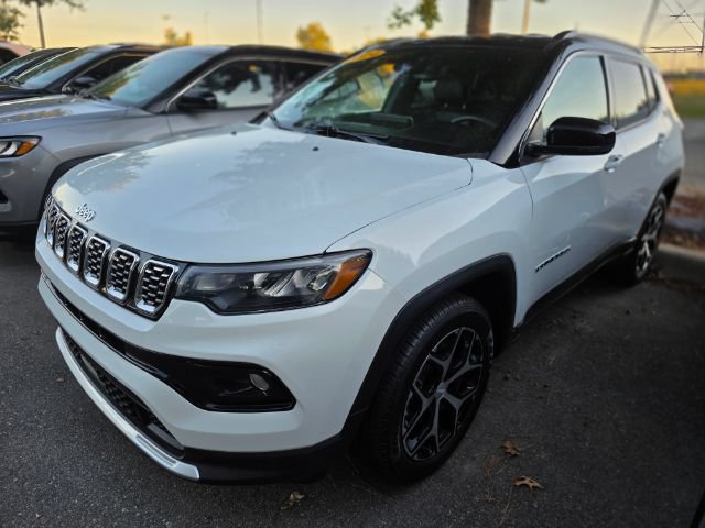 Used 2024 Jeep Compass Limited AWD/4WD image 2