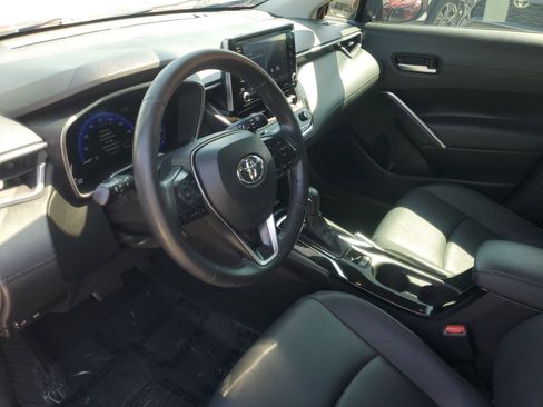Used 2022 Toyota Corolla Cross XLE FWD image 16