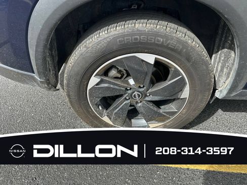 Used 2025 Nissan Rogue SV AWD/4WD image 16