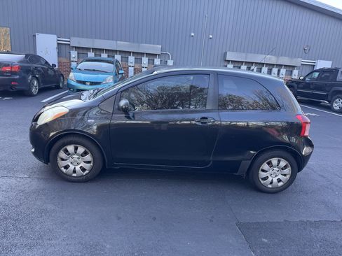 Used 2007 Toyota Yaris 2-Door Hatchback image 2