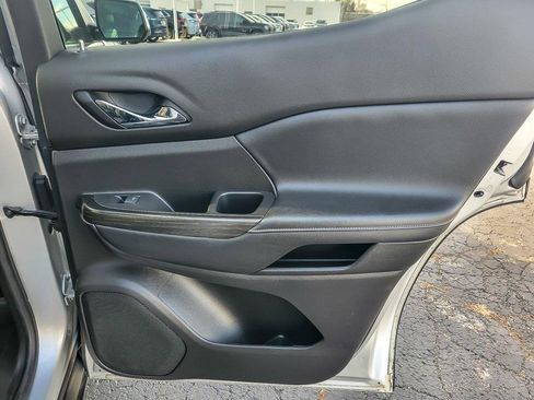 Used 2019 GMC Acadia SLT image 22