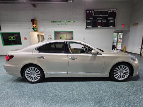 Used 2013 Lexus LS 460 w/ Comfort Pkg RWD image 5