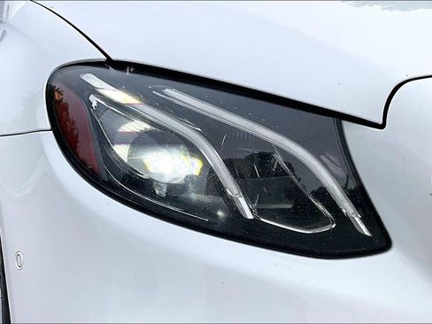 Used 2017 Mercedes-Benz E 400 4MATIC Wagon image 29