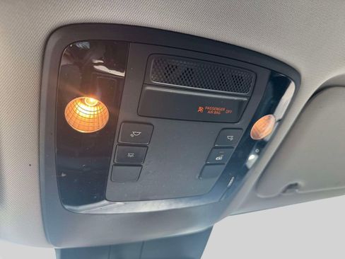Used 2024 Kia Carnival LX FWD image 29