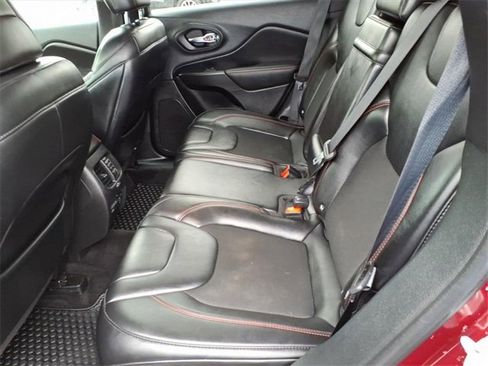 Used 2019 Jeep Cherokee Trailhawk w/ Cold Weather Group image 9