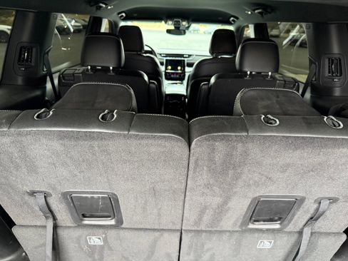 Used 2023 Jeep Grand Cherokee L Laredo image 8