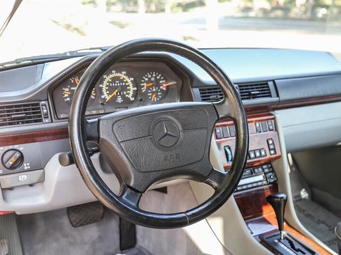 Used 1995 Mercedes-Benz E 320 Convertible image 81
