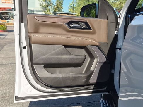 New 2026 GMC Yukon XL Denali Ultimate AWD/4WD image 11