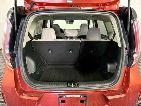 Used 2023 Kia Soul LX image 27