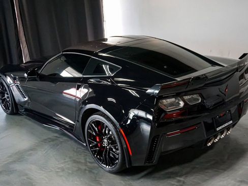 Used 2015 Chevrolet Corvette Z06 w/ 3LZ Preferred Equipment Group RWD image 53
