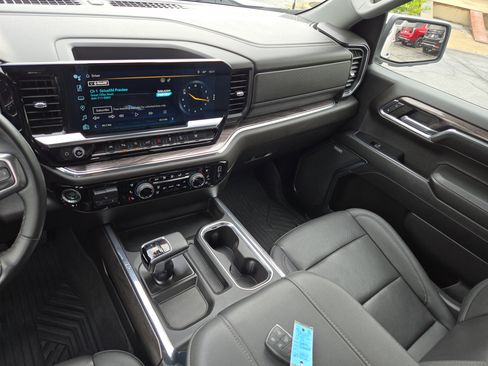 Used 2023 Chevrolet Silverado 1500 LTZ w/ LTZ Premium Package AWD/4WD image 22