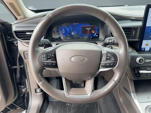 Used 2020 Ford Explorer Platinum w/ Premium Technology Package image 17